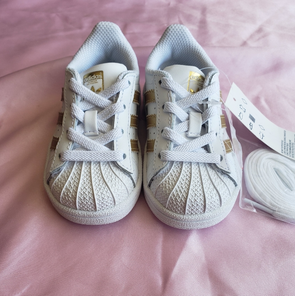 Brand New! Adidas SUPERSTAR l size:5k (infant)